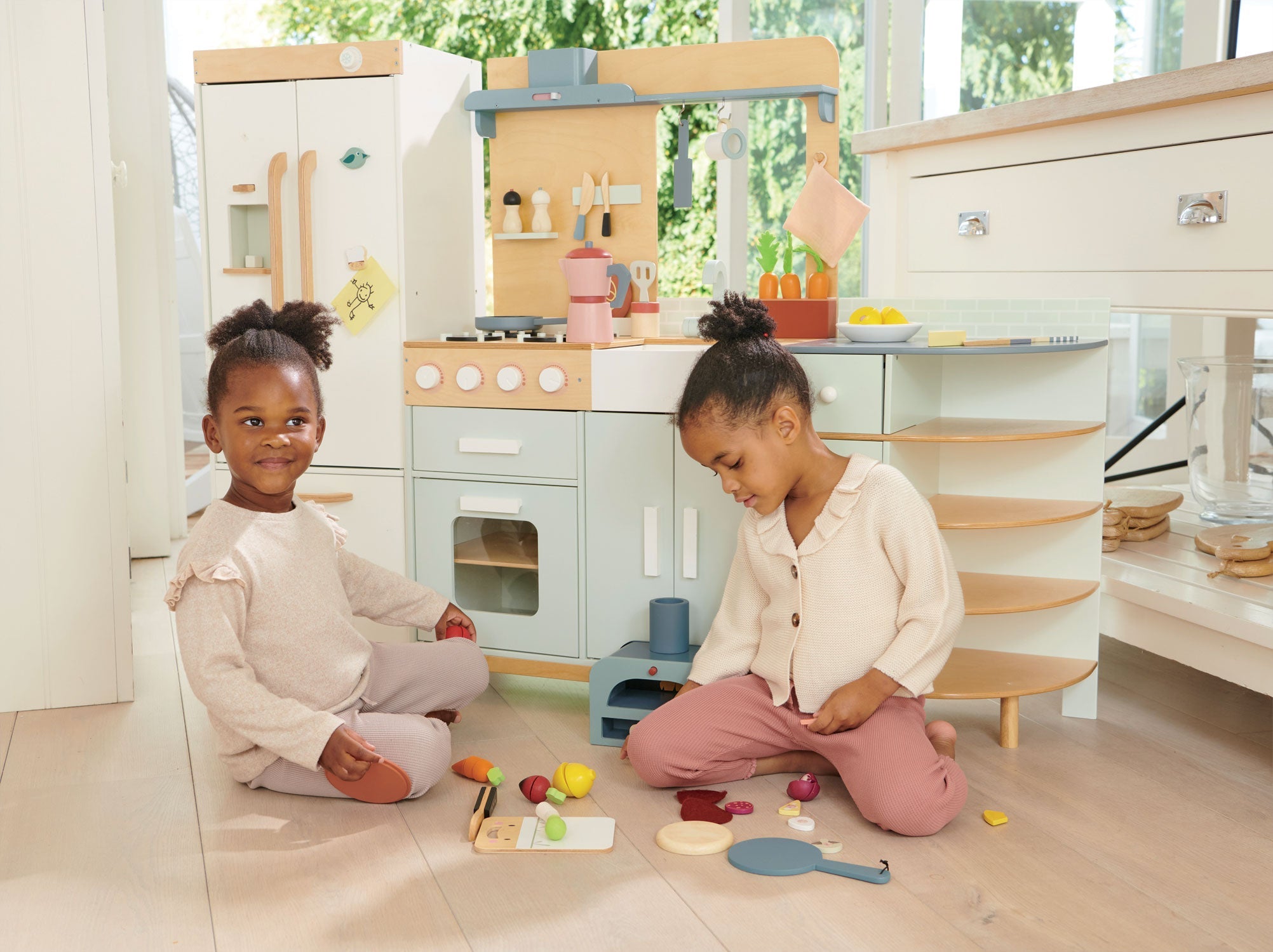 Play Kitchens & Large Equipment
