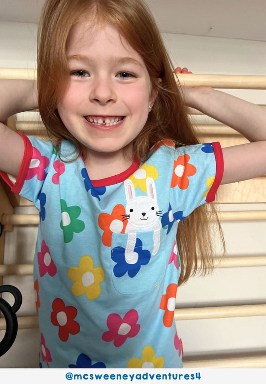 Organic Rainbow Bloom Bunny Pocket Applique Short-Sleeved T-Shirt