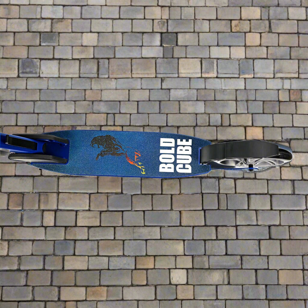 Close up of the tread of the scooter showing a drawn design and 'Bold Cube' branding