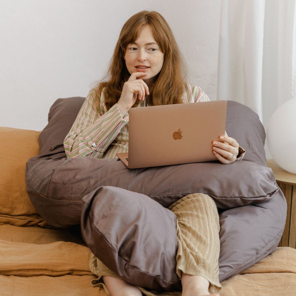 U-Shaped Comfort Pillow with Natural Sateen Cotton Cover in Cacao